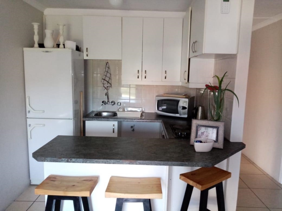 To Let 2 Bedroom Property for Rent in Oakglen Western Cape